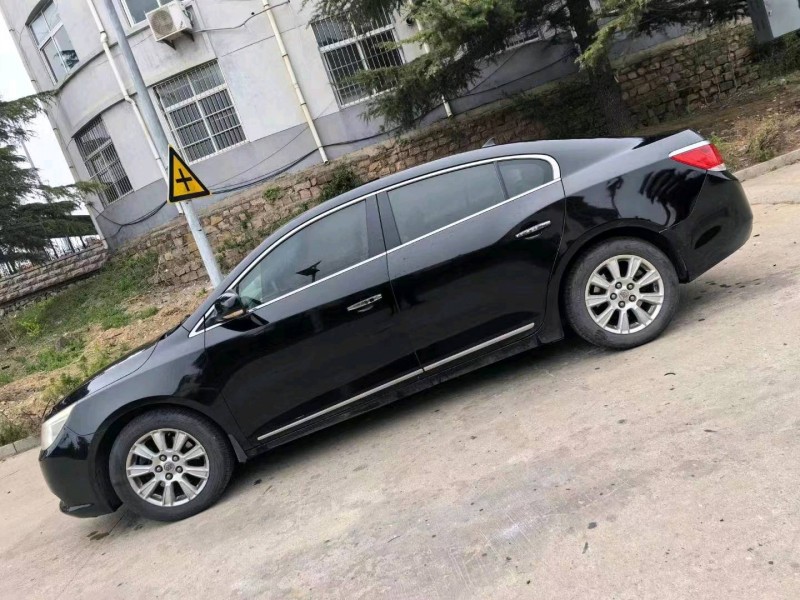 枣庄10年别克君越3