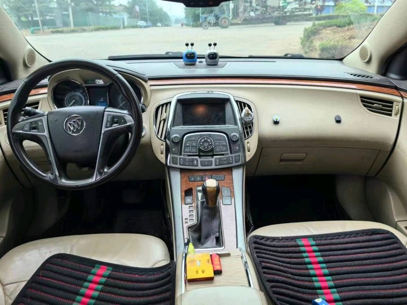 枣庄10年别克君越7