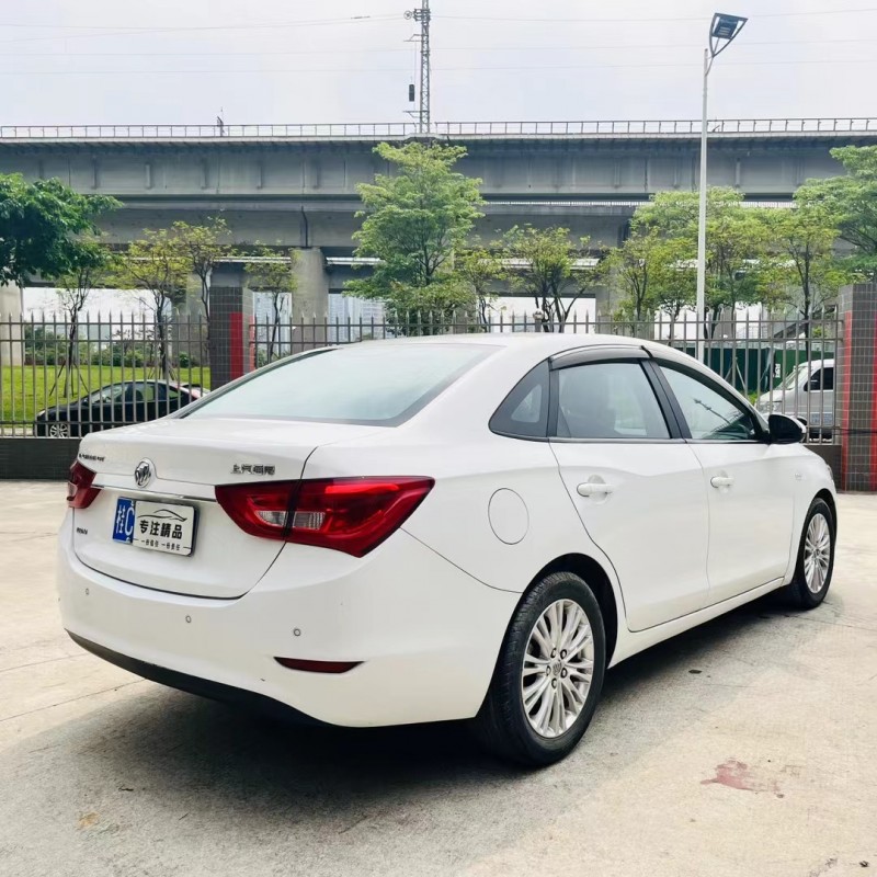 佛山17年别克英朗8