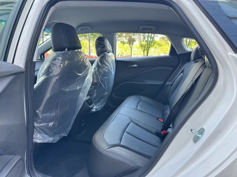 济宁24年别克微蓝5