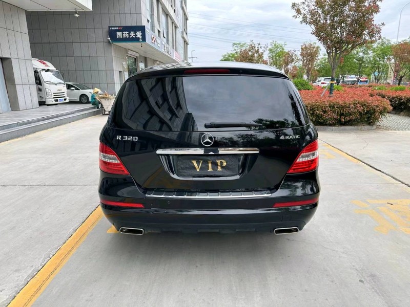 东营17年奔驰R4