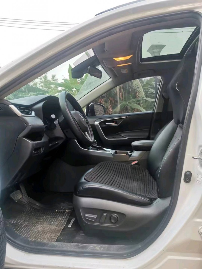 珠海22年豐田RAV49
