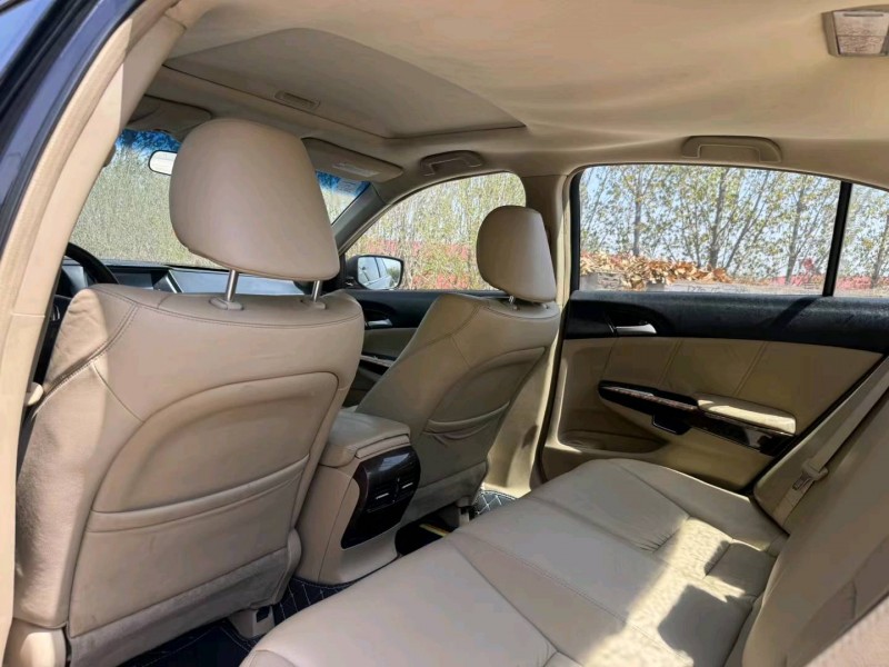 青岛11年本田雅阁4