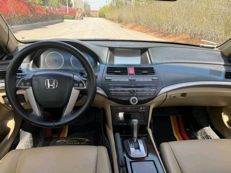 青岛11年本田雅阁5