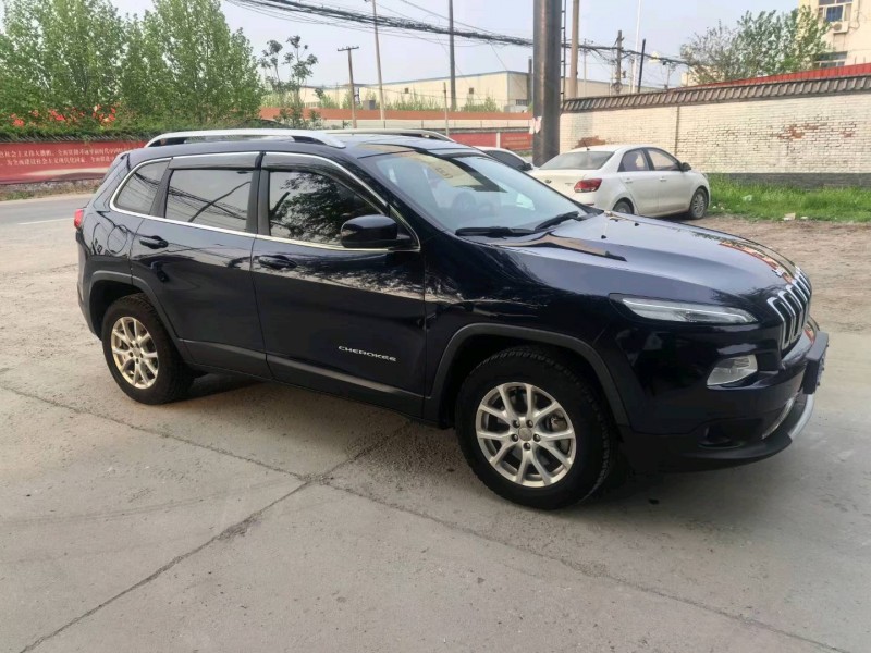 保定16年Jeep自由光3