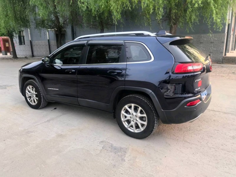 保定16年Jeep自由光5