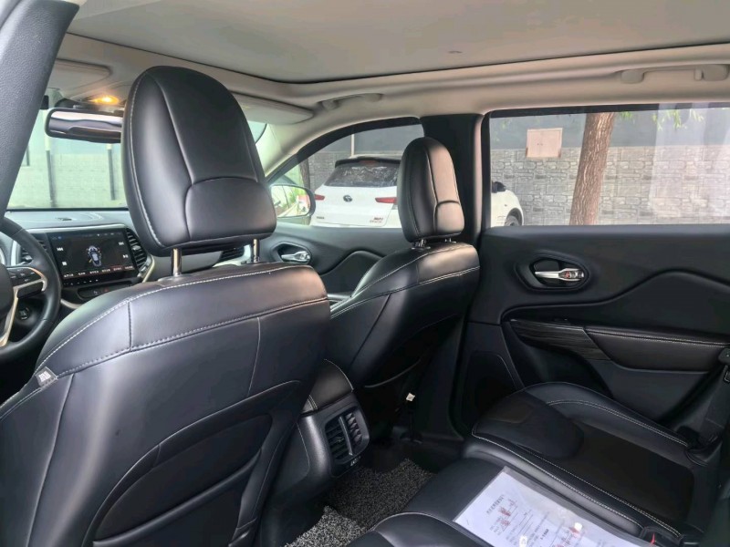 保定16年Jeep自由光7