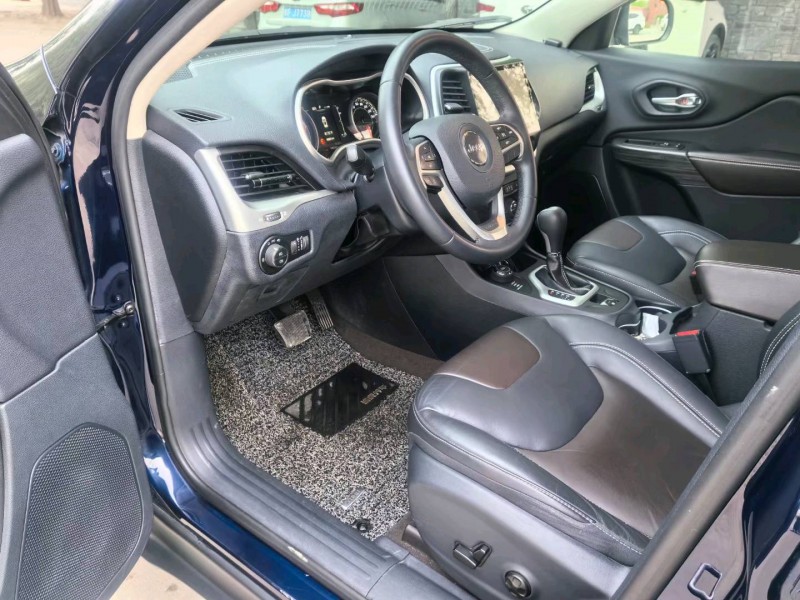 保定16年Jeep自由光8