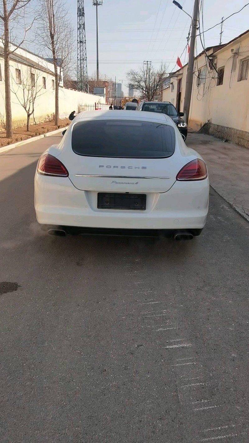 济南12年保时捷帕拉梅拉8