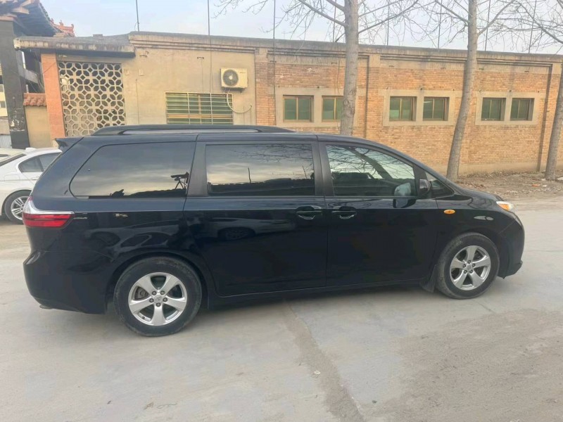 保定17年丰田塞纳4