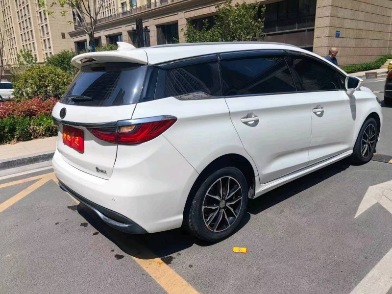 东营18年比亚迪宋MAX4