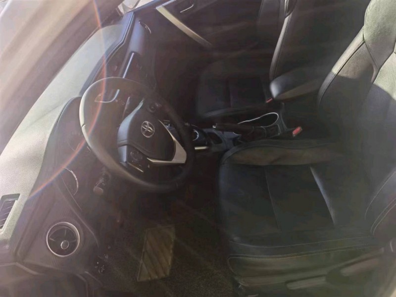 保定19年丰田雷凌8