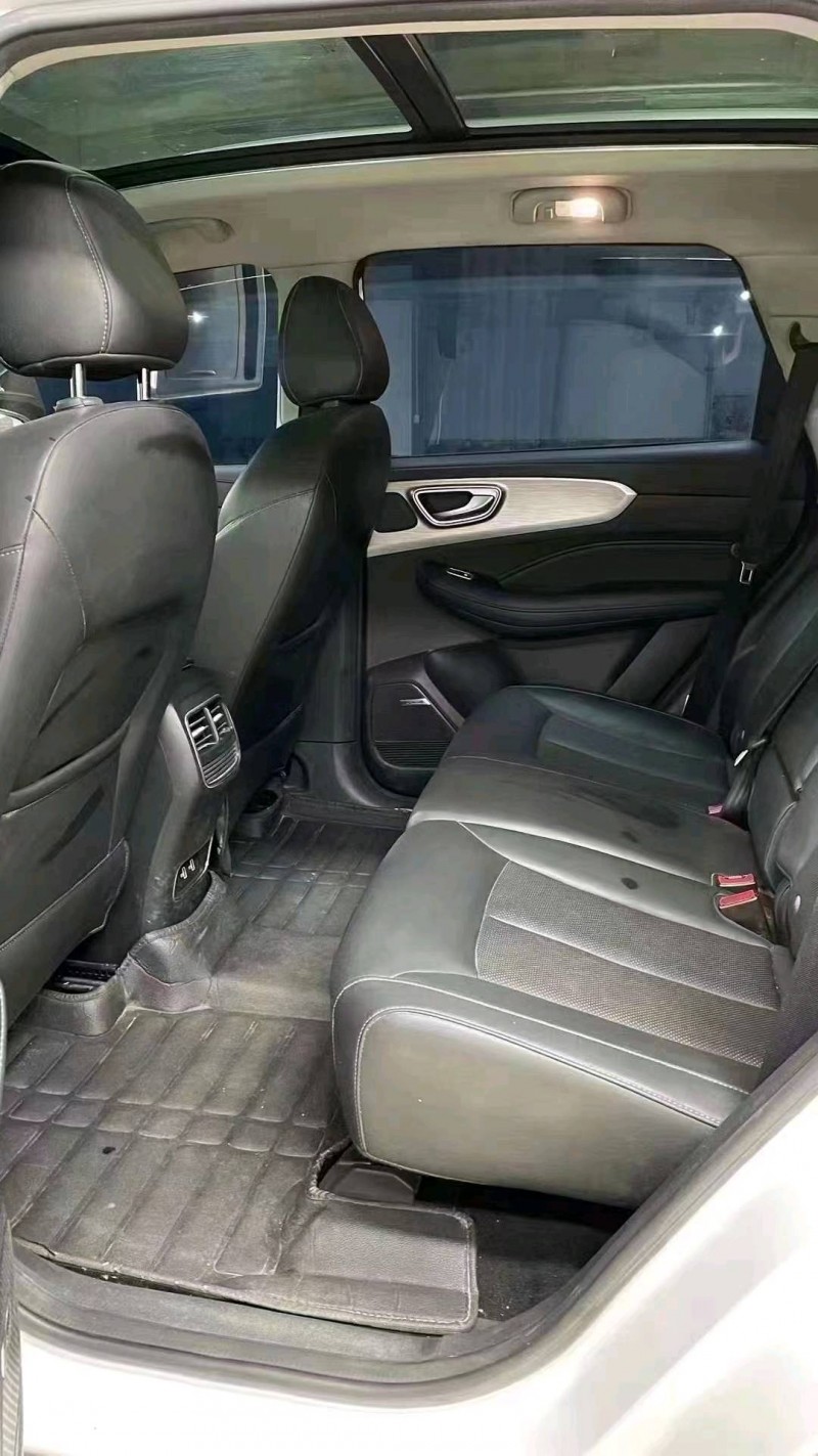 成都20年荣威RX57