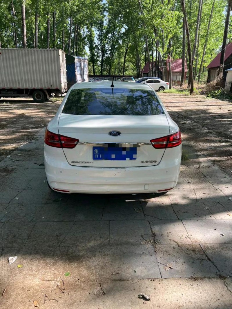 菏泽17年福特福克斯9