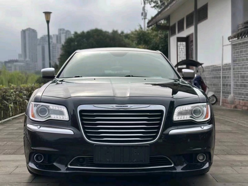 重庆16年克莱斯勒300C1