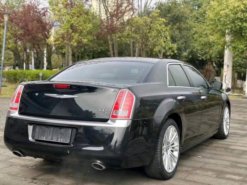 重庆16年克莱斯勒300C4