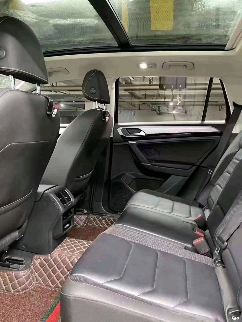 成都20年大众探岳7