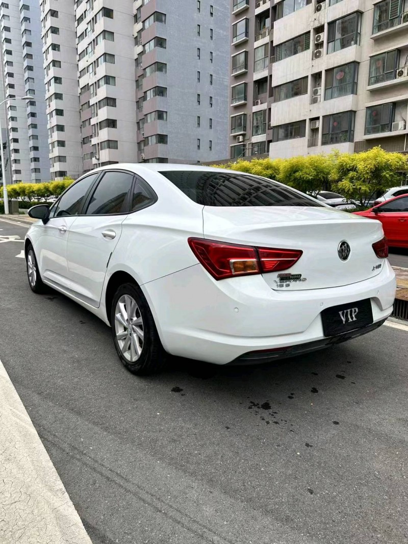 邢台17年别克威朗8