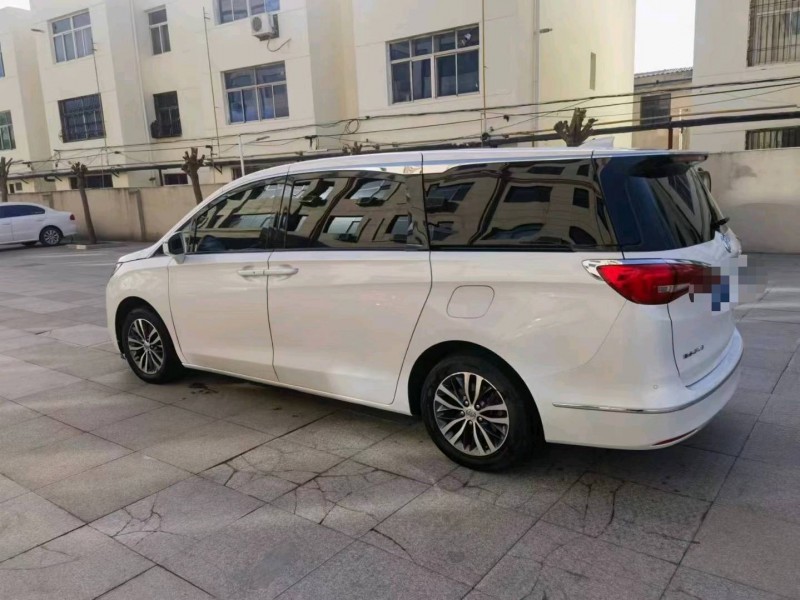 保定17年别克GL85