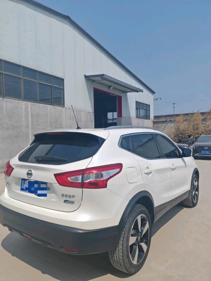 保定18年日产逍客8