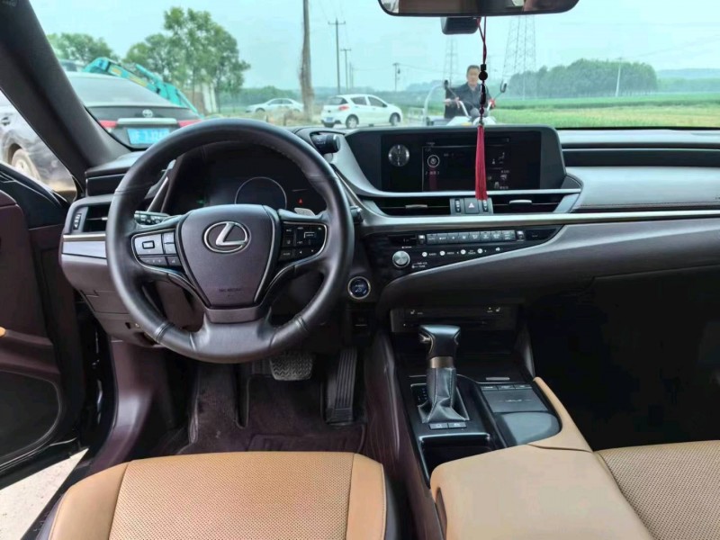 保定20年雷克萨斯ES6