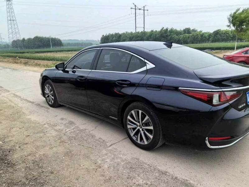 保定20年雷克萨斯ES8