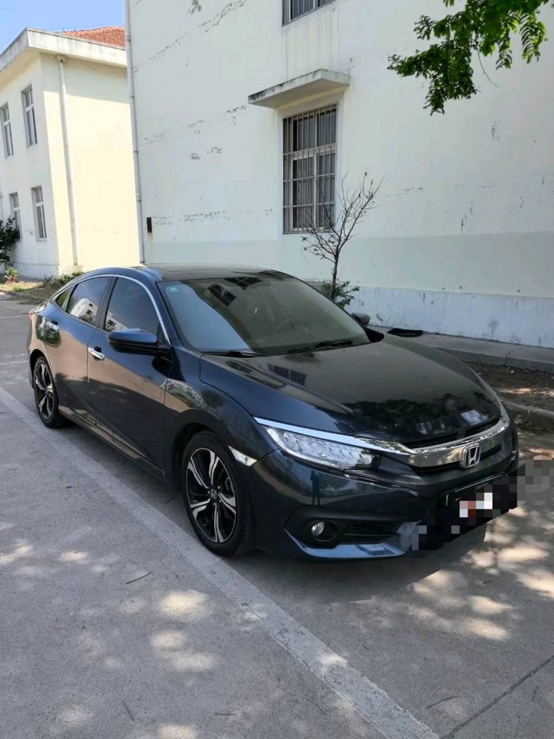 青岛17年本田思域2