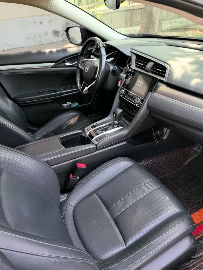 青岛17年本田思域5