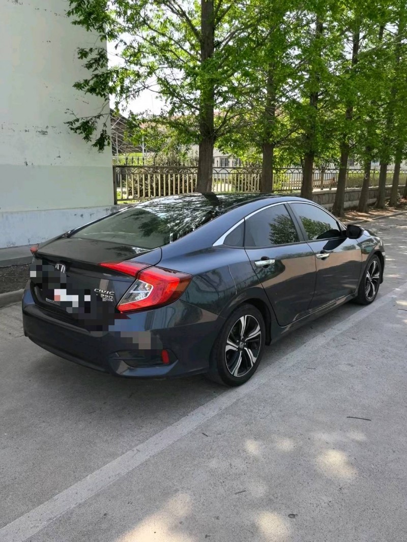 青岛17年本田思域7