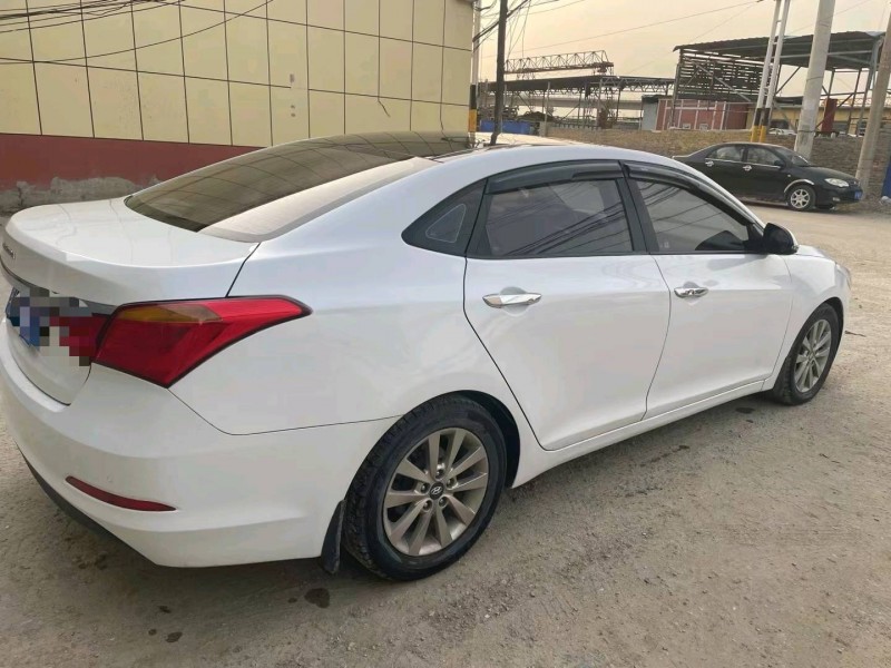 保定13年现代名图5