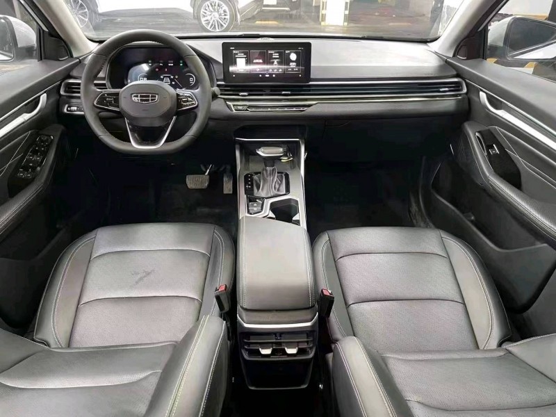 成都22年吉利帝豪9