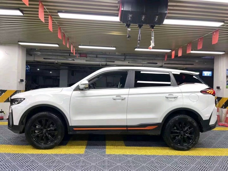 成都22年吉利博越3