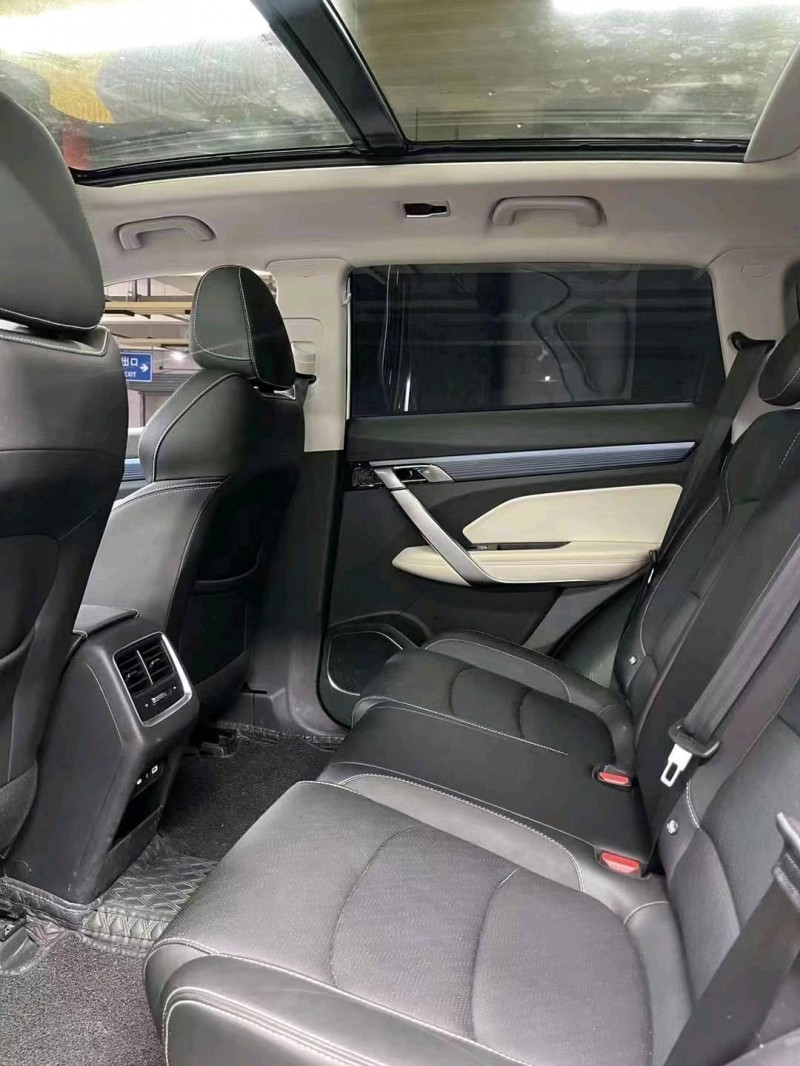 成都22年吉利博越7