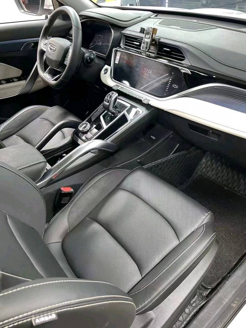 成都22年吉利博越8