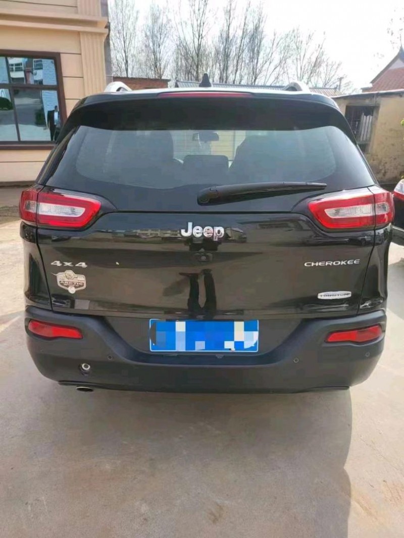 咸陽17年Jeep自由光5
