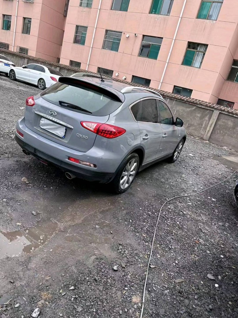 太原16年英菲尼迪QX506