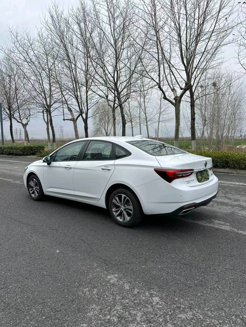 宿迁23年别克威朗8