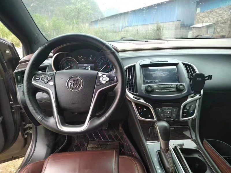 桂林16年别克君越4