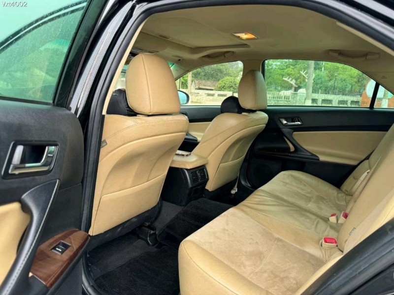 佛山14年丰田锐志4