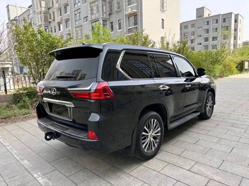 东营18年雷克萨斯LX8