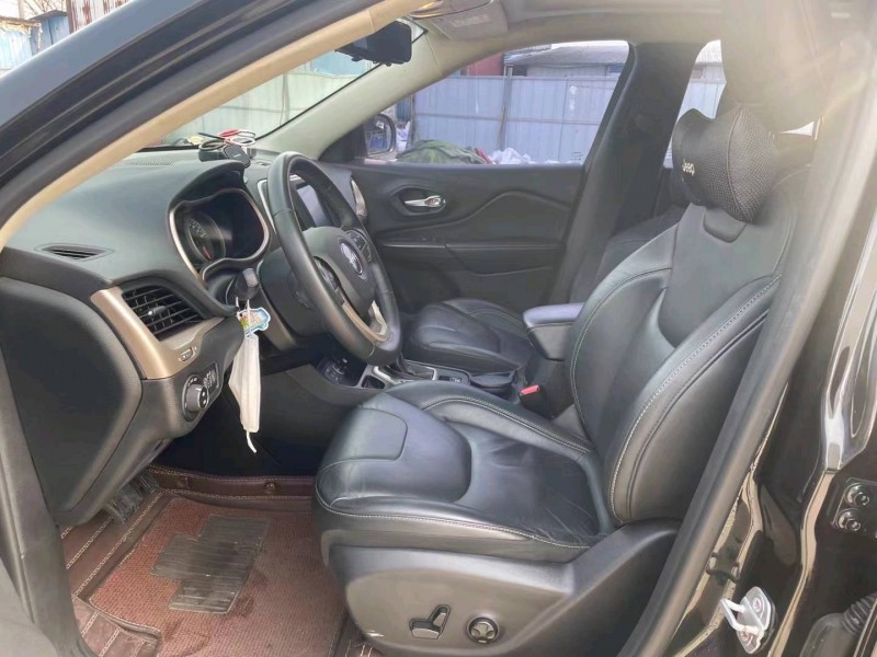 邵阳18年Jeep自由光2