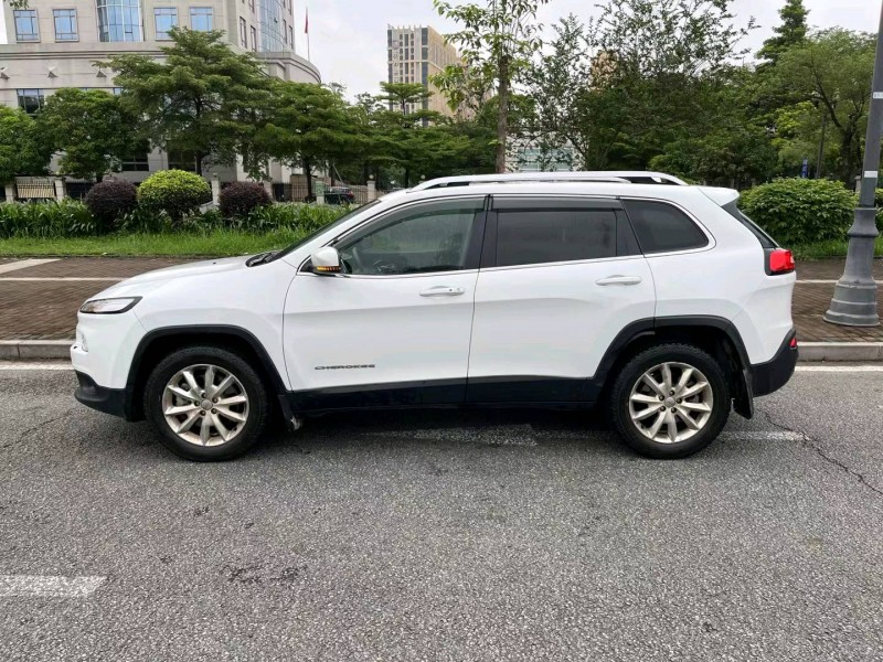 徐州17年Jeep自由光3