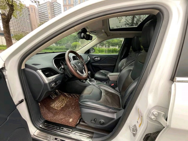 徐州17年Jeep自由光4