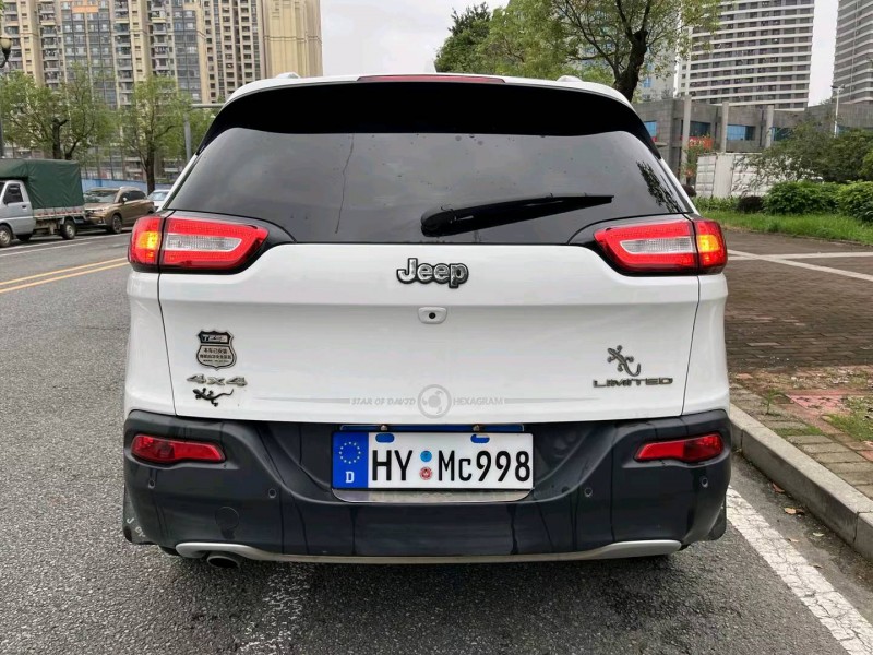 徐州17年Jeep自由光8