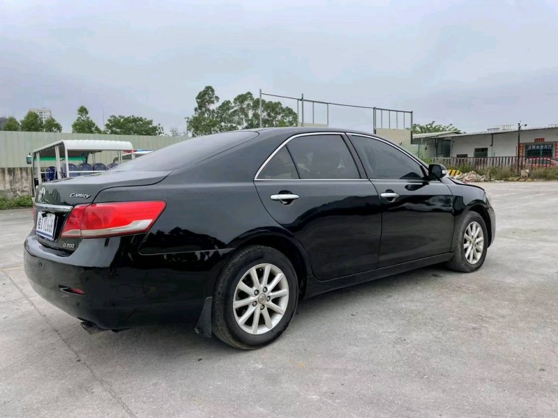 南宁11年丰田凯美瑞8