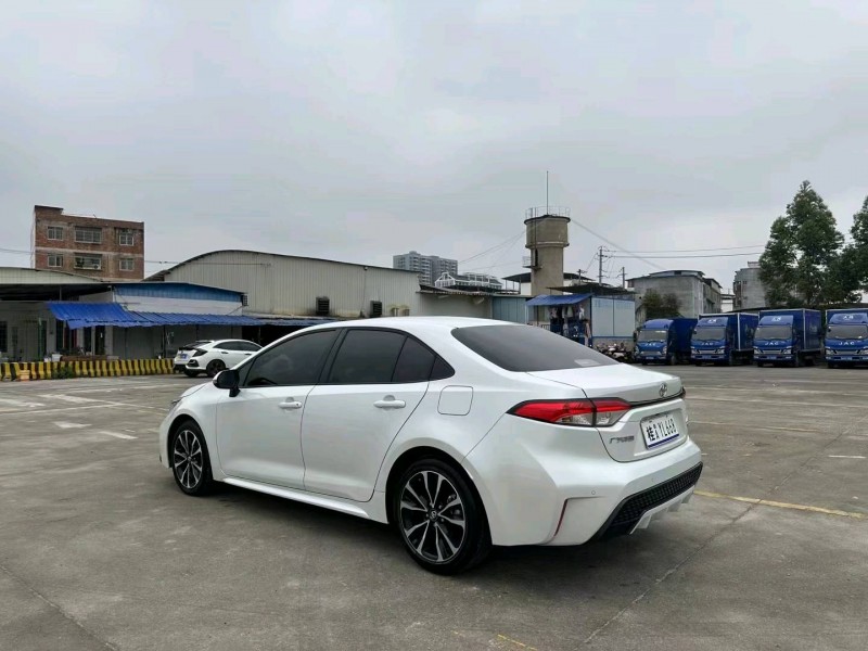 南宁22年丰田雷凌7