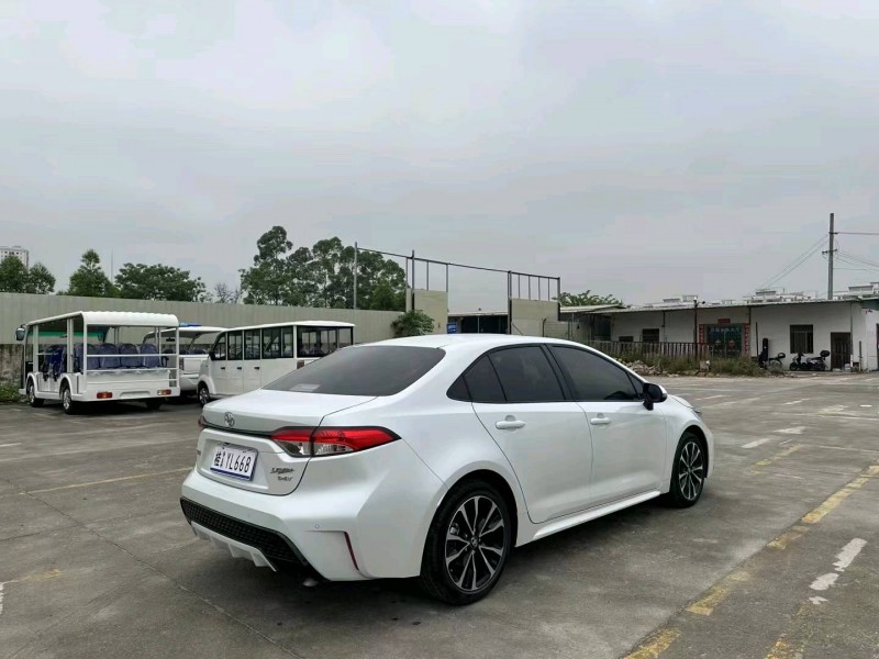 南宁22年丰田雷凌8