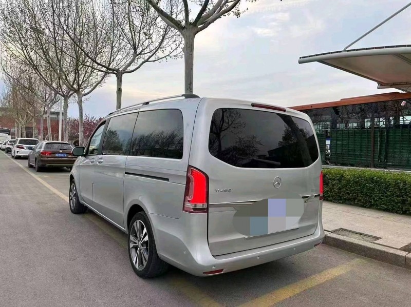 东营17年奔驰V4