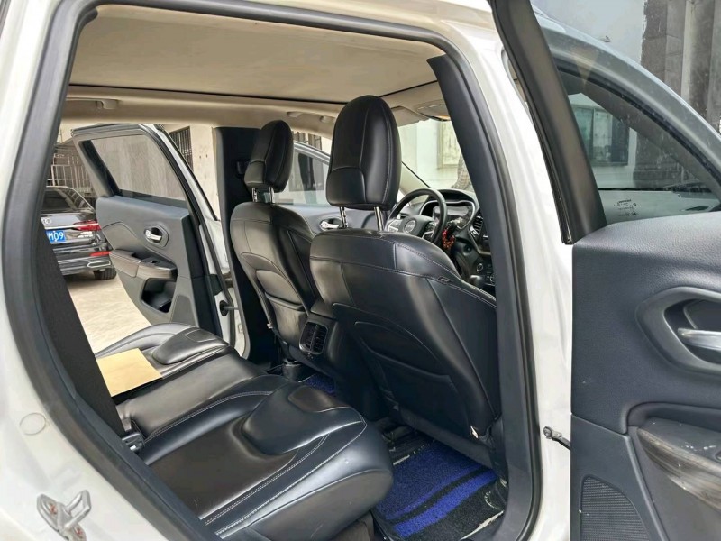 徐州17年Jeep自由光7