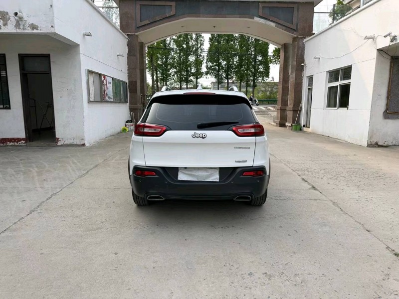 徐州17年Jeep自由光9